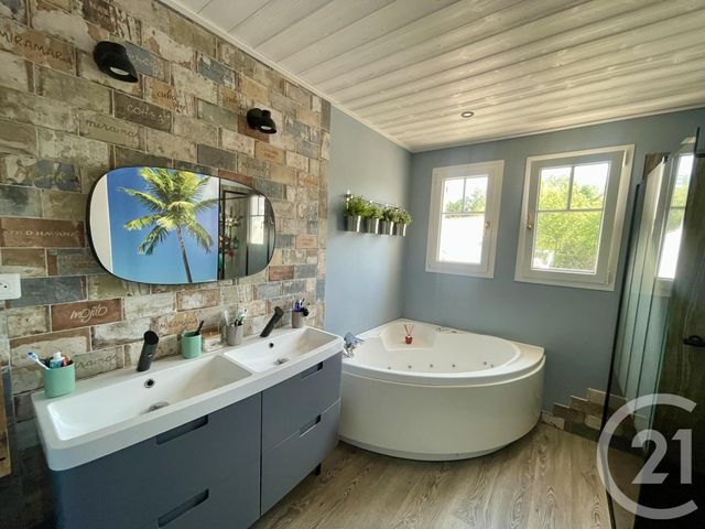 maison à vendre - 6 pièces - 165.0 m2 - LE PERRIER - 85 - PAYS-DE-LOIRE - Century 21 La Côte Montoise